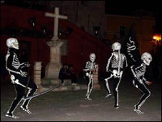 Dança da morte em Verges (foto: Centro de Promoção da Cultura e Tradição Catalã)