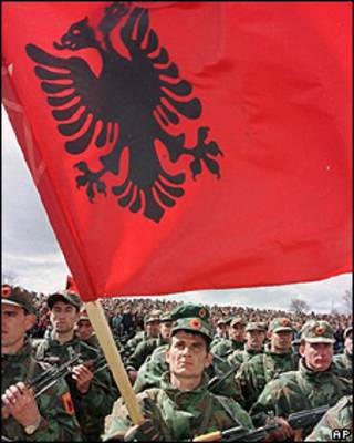 Bandera de Albania. Foto de archivo: 1999