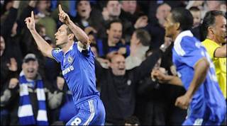 Frank Lampard ăn mừng bàn thắng