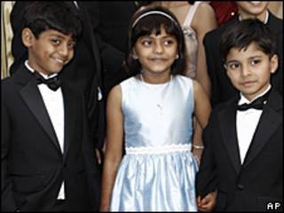 Azharuddin Mohammed Ismail, Rubina Ali and Ayush Mahesh Khedekar, ba diễn viên trẻ em trong phim Slumdog Millionaire