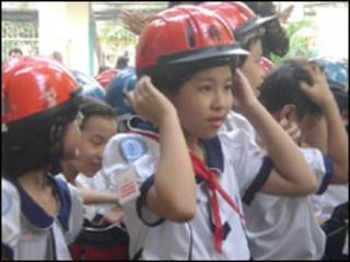 Đội mũ bảo hiểm