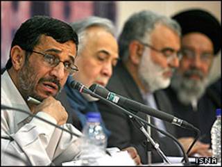 محمود احمدی نژاد در جلسه هیأت دولت ایران
