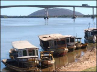 Barcos de pesca no rio São Francisco (Foto: Fábio Pozzebom/ABr/arquivo)