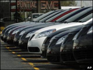Veículos da marca Pontiac, da General Motors (AP)