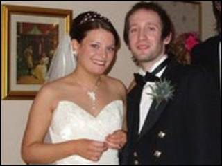 Dawn e Iain Askham no casamento