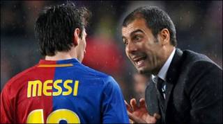 Messi (trái) và HLV Gardiola đội Barcelona