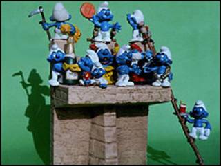 O projeto de monumento com Smurfs, de Wolfgang Strack