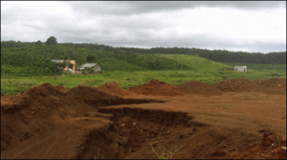 Khai thác bauxite