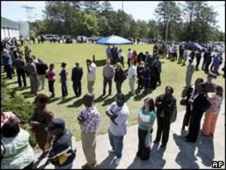 Desempleados en una feria laboral en Carolina del Sur