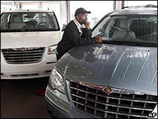 Establecimiento de la automotriz Chrysler, que planteó cerrar un 25% de sus franquicias.