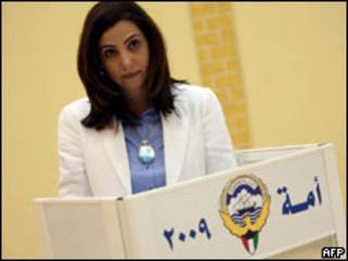 Rola Dashti, una de las mujeres que ocupará un escaño en la Cámara Legislativa