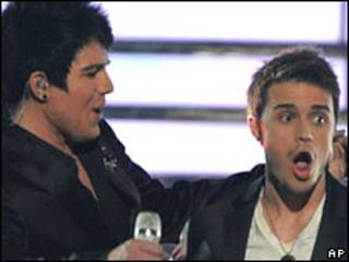 Adam Lambert e o vencedor Kris Allen