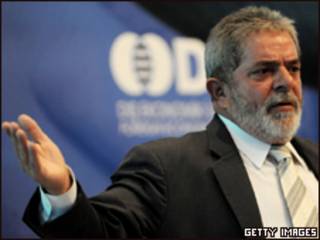 O presidente Luiz Inácio Lula da Silva em encontro de empresários brasileiros e turcos em Istambul