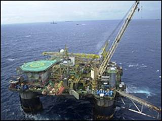 Plataforma de petróleo (Foto: Agência Brasil)