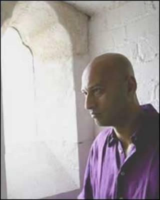 O artista indiano Ansuman Biswas