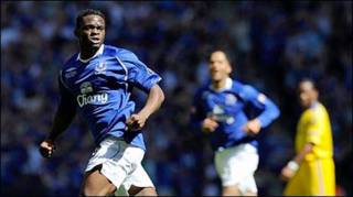 Saha của Everton ăn mừng bàn thắng ở giây thứ 28 (Getty)