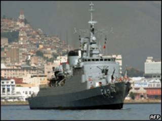 Navio Constituição parte do Rio de Janeiro