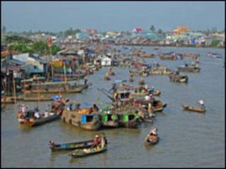 Trên sông Mekong