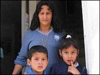 Familia de desplazados en Colombia