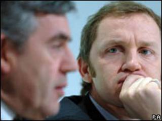 O primeiro-ministro britânico, Gordon Brown, e o secretário de Trabalho, James Purnell, que pediu renúncia nesta quinta-feira (PA, 28/01/2008)