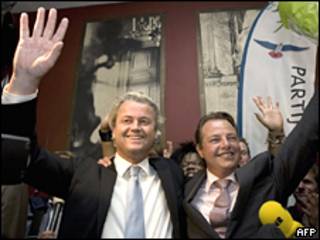 Geert Wilders (izquierda) celebra los primeros resultados.