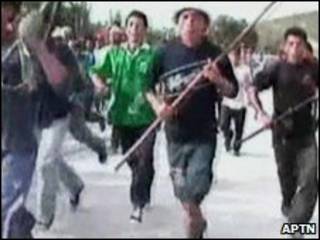 Коренные жители во время протестной акции в районе Багуа, Перу, 5 июня 2009 г.