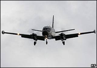 Avião da Força Aérea Brasileira participa das buscas