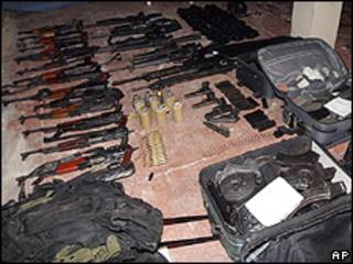 Armas apreendidas pelo Exécito depois do tiroteio em Acapulco