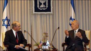 Simon Peres, presidente de Israel, y George Mitchell, enviado especial a Medio Oriente del presidente de Estados Unidos.