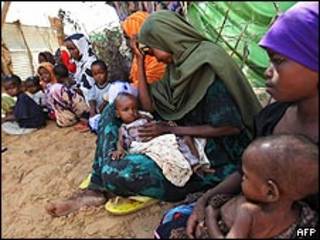 Familias de refugiados en Mogadiscio.