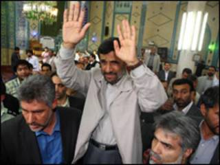 O presidente Mahmoud Ahmadinejad votou na sexta-feira