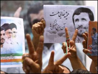 Eleitores de Ahmadinejad comemoraram vitória nas ruas. Foto: AFP/Getty Images