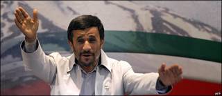 Ahmadinejad durante el acto de celebración de su triunfo