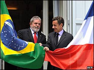 Luiz Inácio Lula da Silva e Nicolas Sarkozy na embaixada brasileira em Genebra