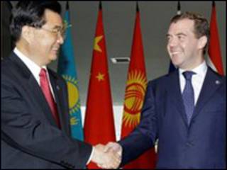 Chủ tịch Trung quốc Hồ Cẩm Đào và Thủ tướng Nga Medvedev