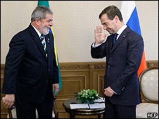 Dmitry Medvedev (dir.) e Luiz Inácio Lula da Silva em Ecaterimburgo