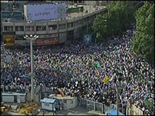 تجمع در میدان ولی عصر