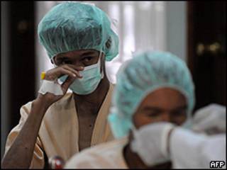 Pacientes ingresan a la unidad para casos de virus A en un hospital de Honduras.