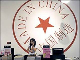 Mostrador de ventas con logo de "Hecho in China"