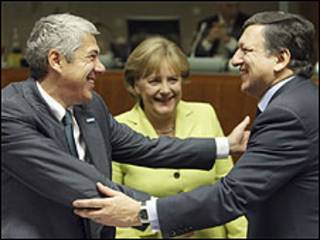 Sócrates, Merkel e Barroso na reunião da UE