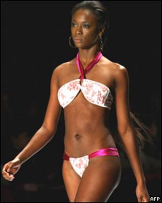 Modelo negra desfila en San Pablo