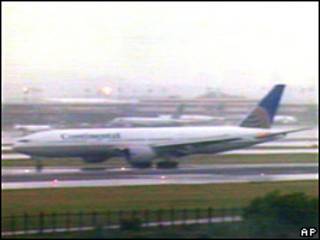 El avión de Continental aterrizando en Nueva York