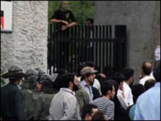 جلوی دانشگاه تهران