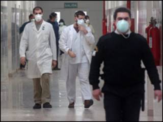 Médicos em hospital da província de Buenos Aires