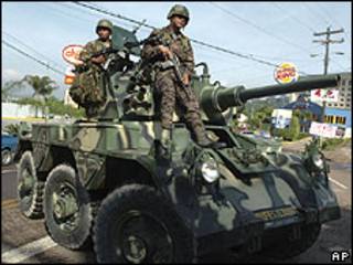 Militares em Tegucigalpa
