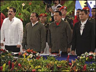Manuel Zelaya, Daniel Ortega, Hugo Chávez e Rafael Correa (da esq. para dir.)