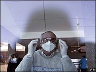 Un enfermero en un hospital de Buenos Aires.