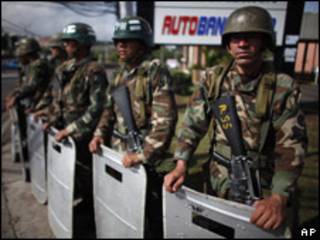 Militares hondureños.