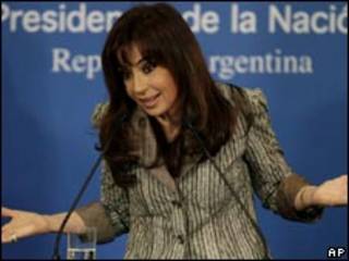 A presidente da Argentina, Cristina Kirchner, durante entrevista coletiva na última segunda-feira (AP)