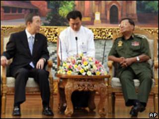 Ban Ki-moon y el general Than Shwe